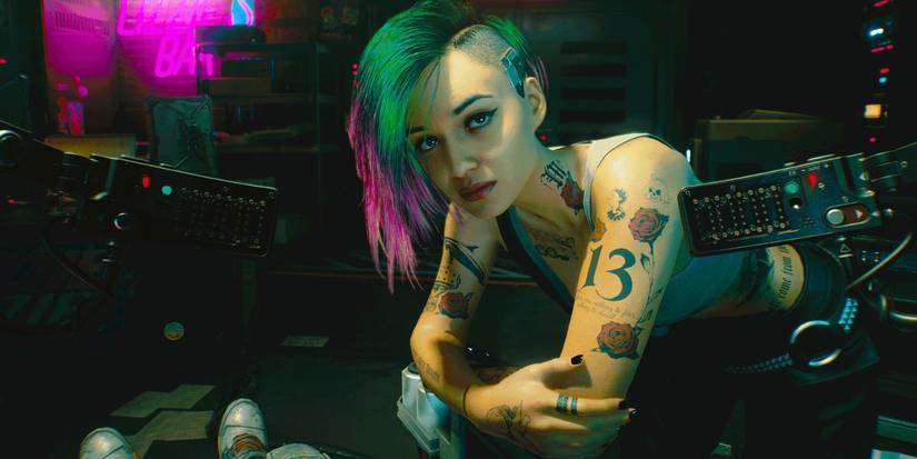 Neon ışıklar, distopik gelecek, heyecan dorukta