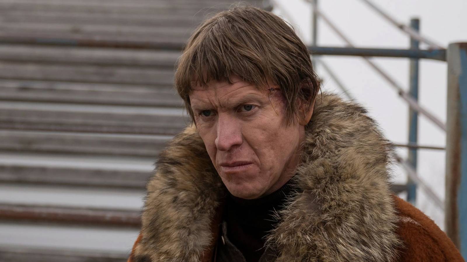 Karanlık mizah, gerilim ve beklenmedik karakterler