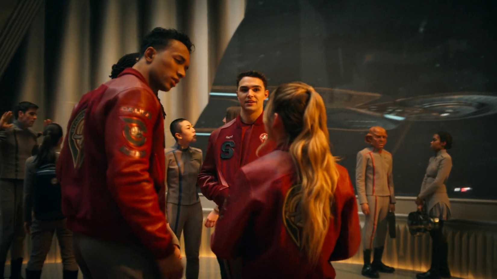 Gelecekle buluşma, akademiye sürpriz ziyaret, zaman çizgisi birleşiyor