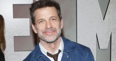 Yeşil fener parlıyor, tartışmalar alevleniyor, Snyder cevap veriyor