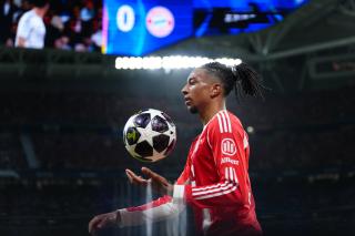 Gülümseyen yüz, Münih onu kucakladı, Olise mutlu