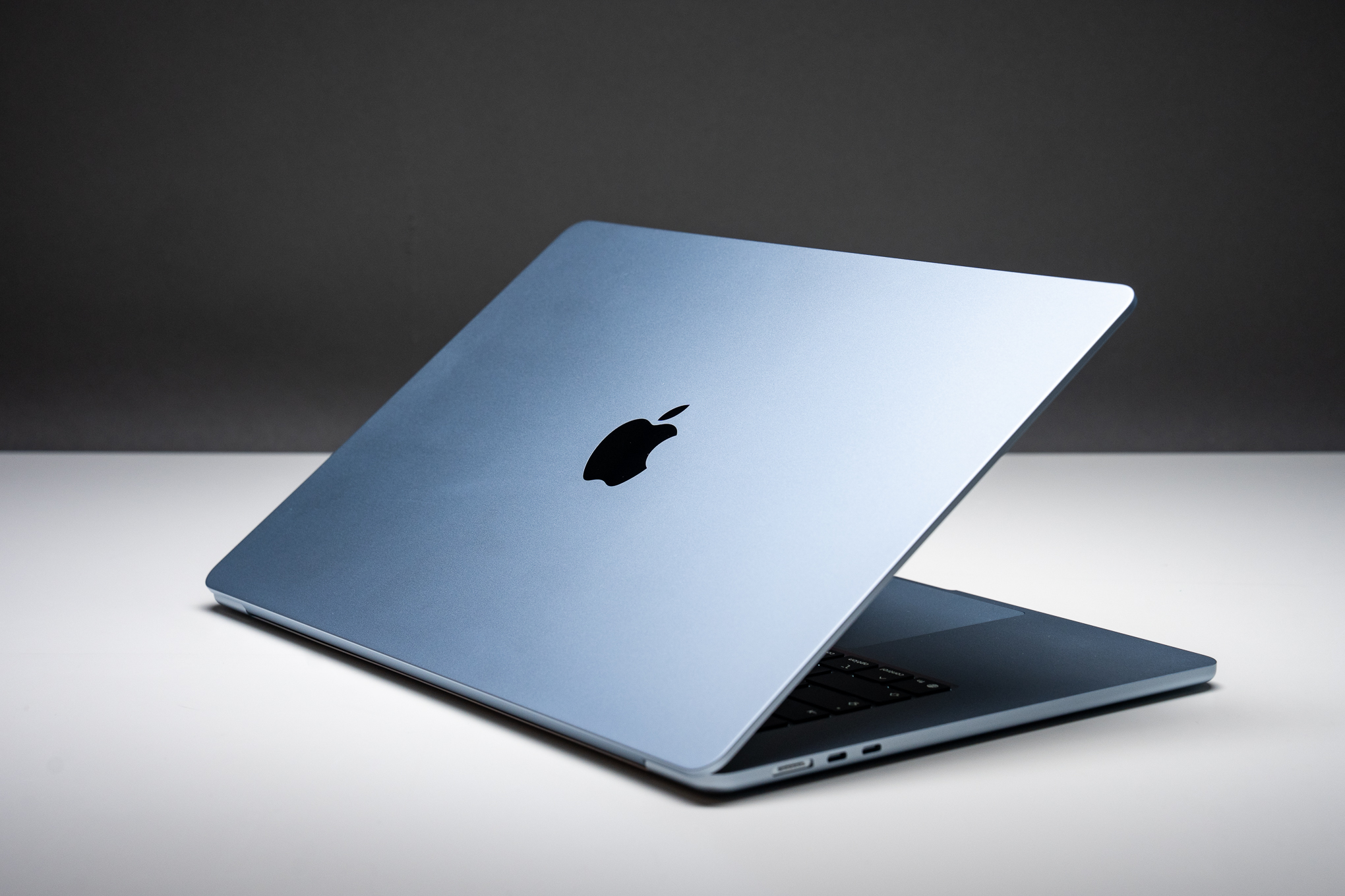 Hava hafifledi, MacBook Air cebini rahatlattı