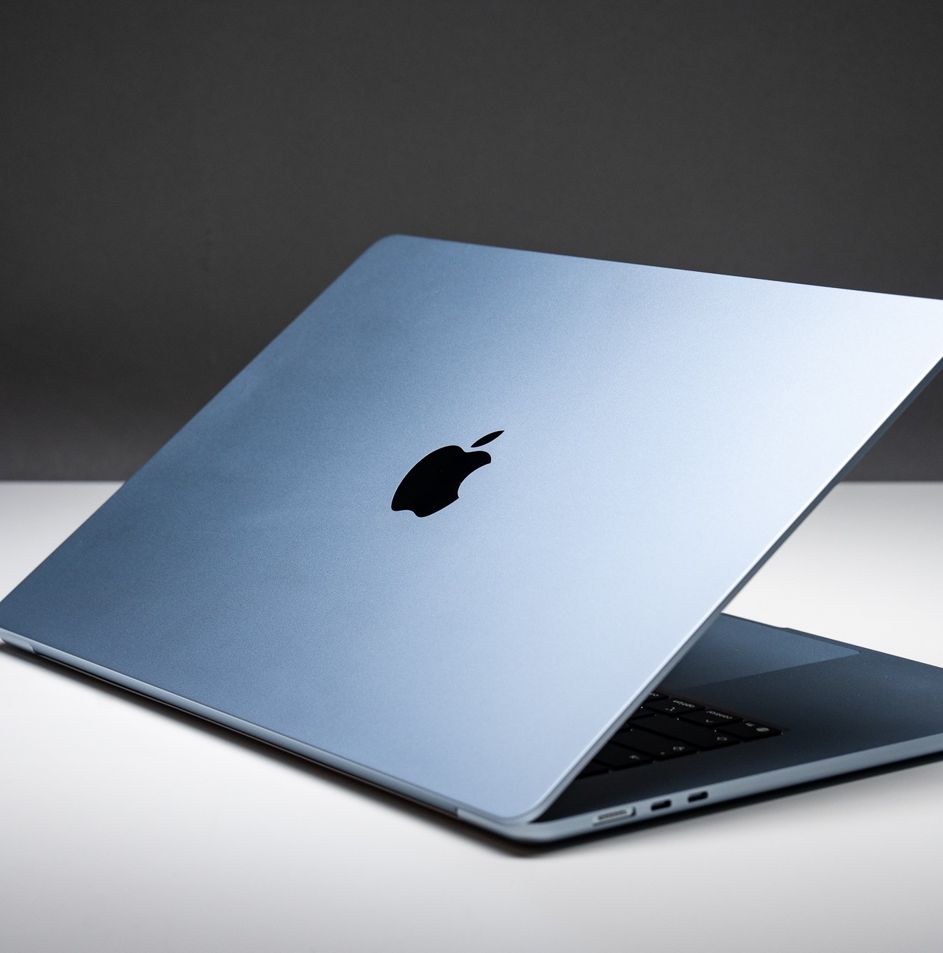 Hava hafifledi, MacBook Air cebini rahatlattı