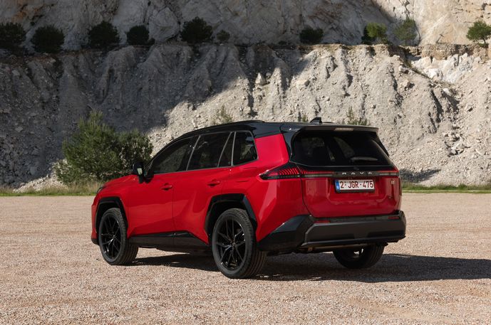 Yeni RAV4: Güçlü tasarım, akıllı teknoloji, şehirde stil