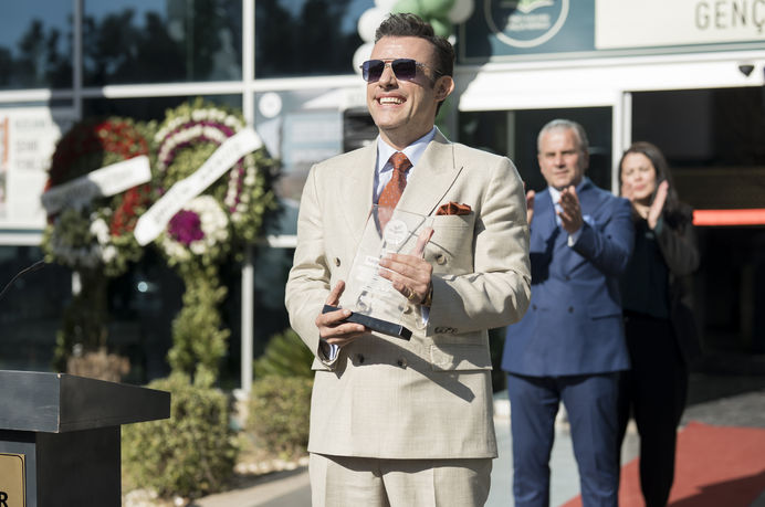 Ağabey-kardeş bağının derinliklerinde saklı sırlar ve aşk