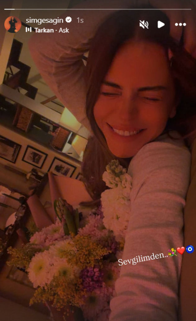 Gülüşü tarif edilemez, aşk böyle yakışır