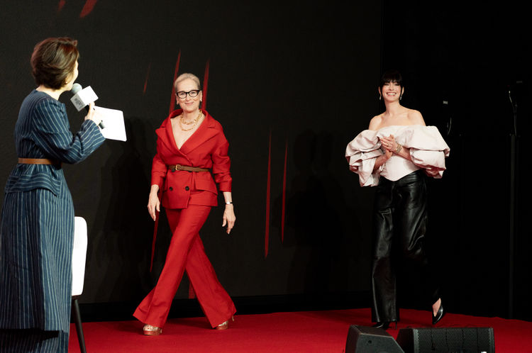 İki güçlü kadın, stil ve yetenekle ışıldıyor