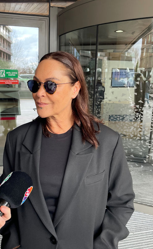 Endişeli bakışlar, dostluğun sıcaklığı, geçmişe saygı