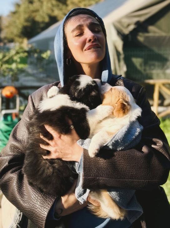 Gülüşler bulaşmış kadrajlara sıcak bir anı