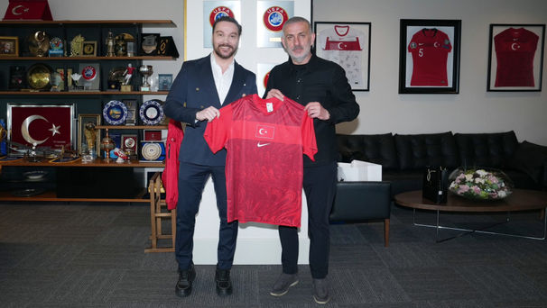 Neşe, gurur, şarkı sözleri ve yıldızın onayı!