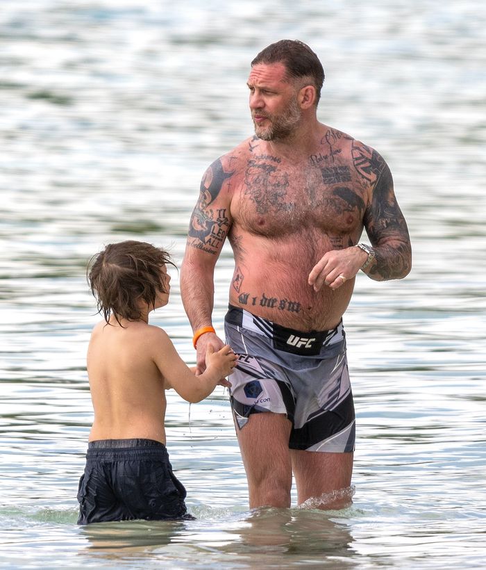 Gülüşler, kum taneleri, Barbados rüyası