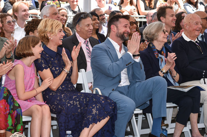 Hollywood parlıyor, efsane doğuyor, aile gururla izliyor