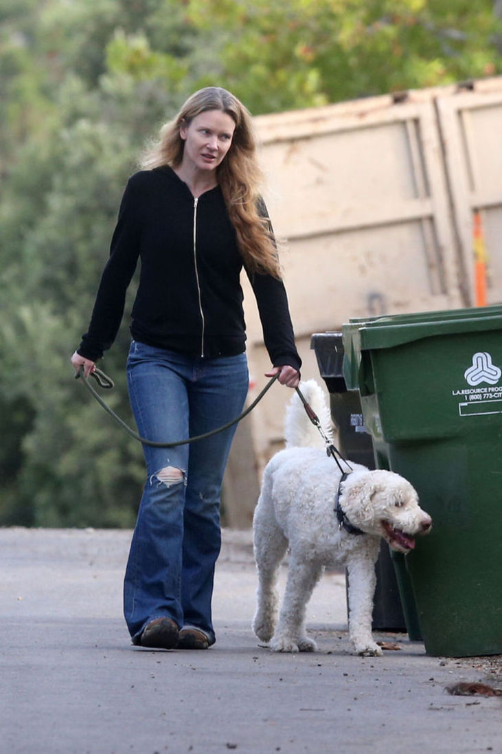 Lüks, yalnızlık ve kimlik arayışı iç içe geçmiş bir hayat