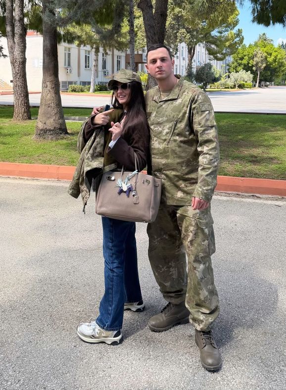 Ayrılık anları yürek burktu, gururla uğurladı