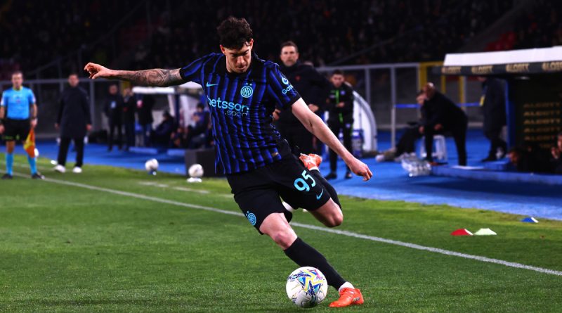 Savunma lideri dimdik ayakta, eleştiriye meydan okuyor