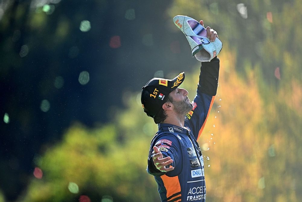 Avustralya coşkusu, şampanya ayakkabıda, Ricciardo'dan gelen bir anı