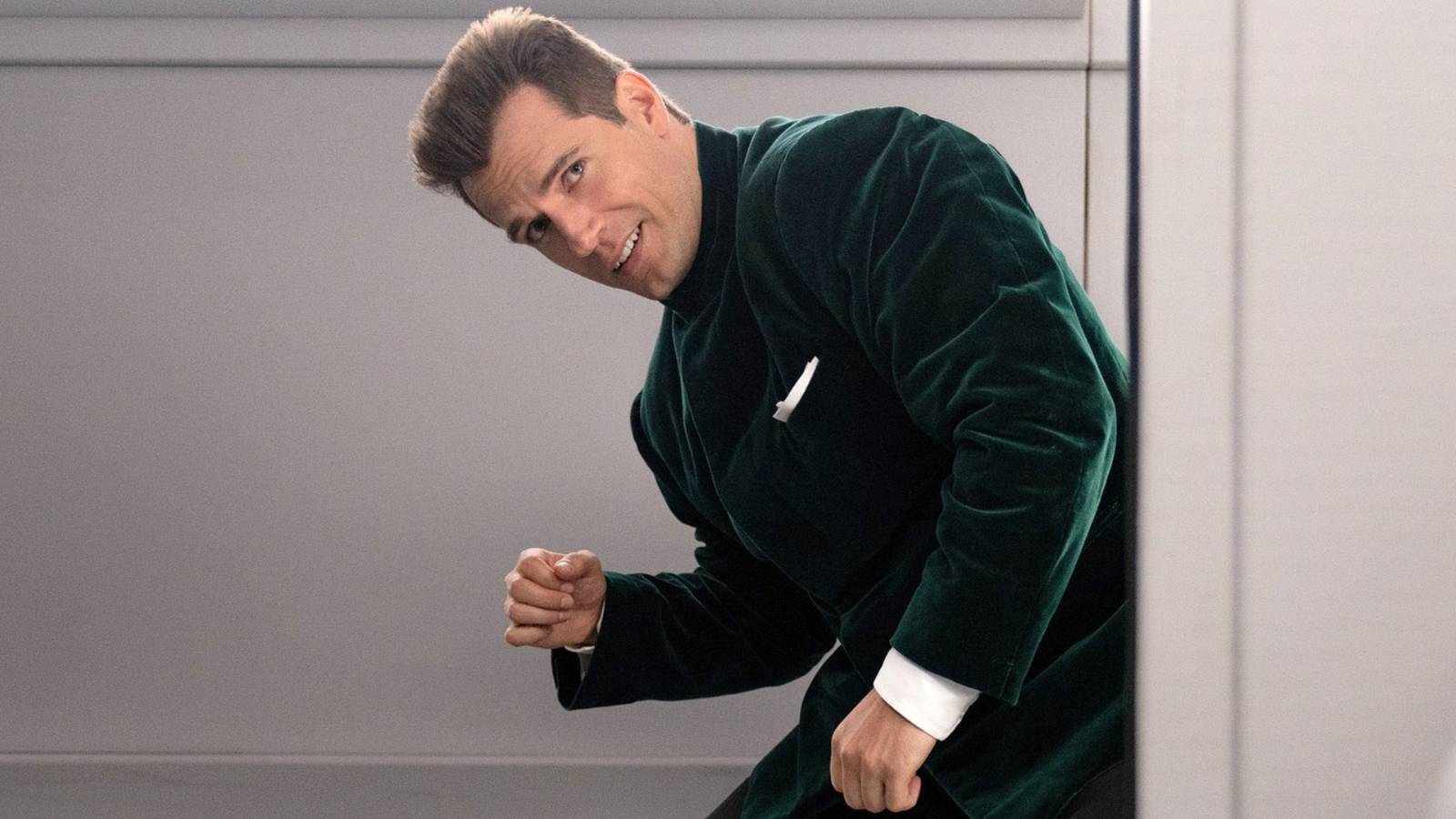 James Bond rüzgarı esti, Cavill'in komedisi parladı