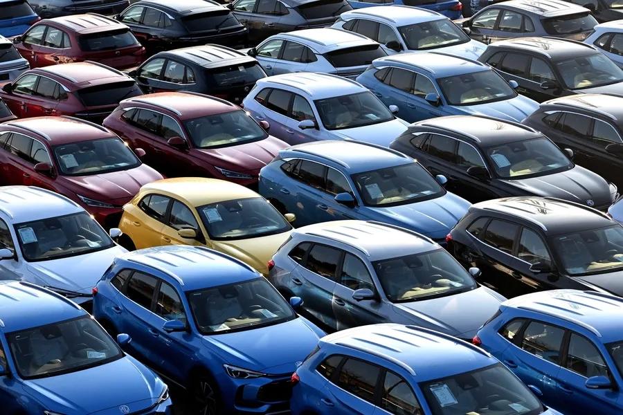 Satışlar düştü, rekabet kızıştı, zirvede Clio kaldı!