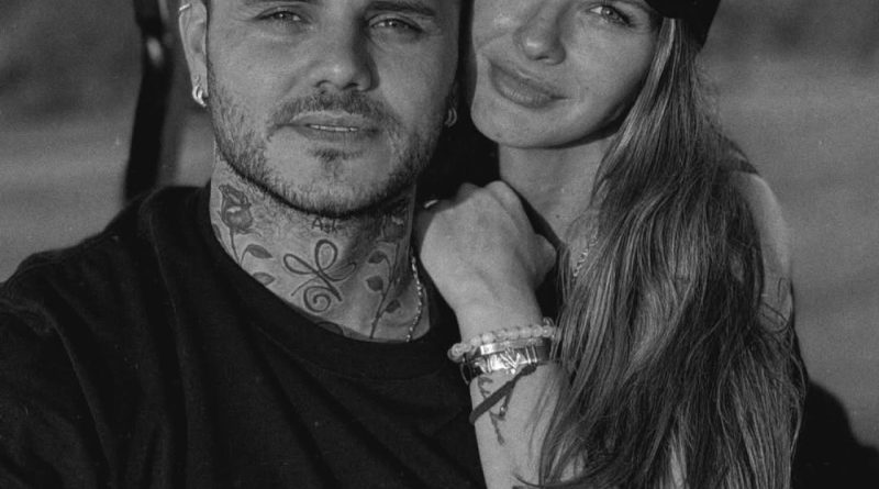 Aşk dedikoduları, eleştiriler, yeni bir başlangıç