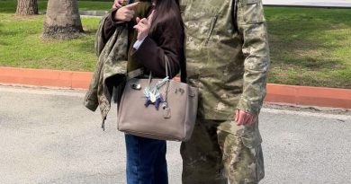 Gözyaşı ve gururla vatanına hizmete uğurladı