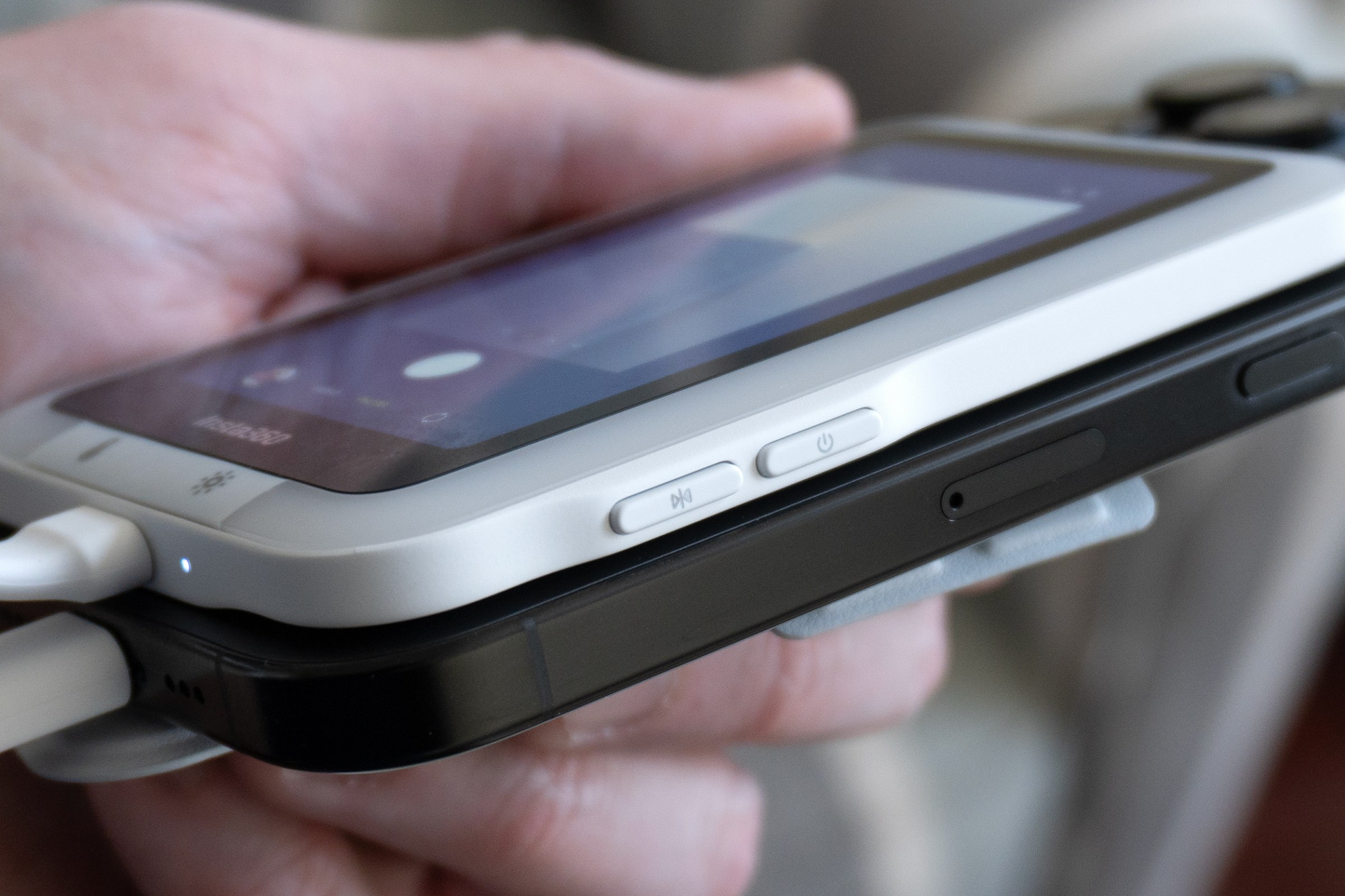 Manyetik ekranla arka kamera selfiesi artık mümkün