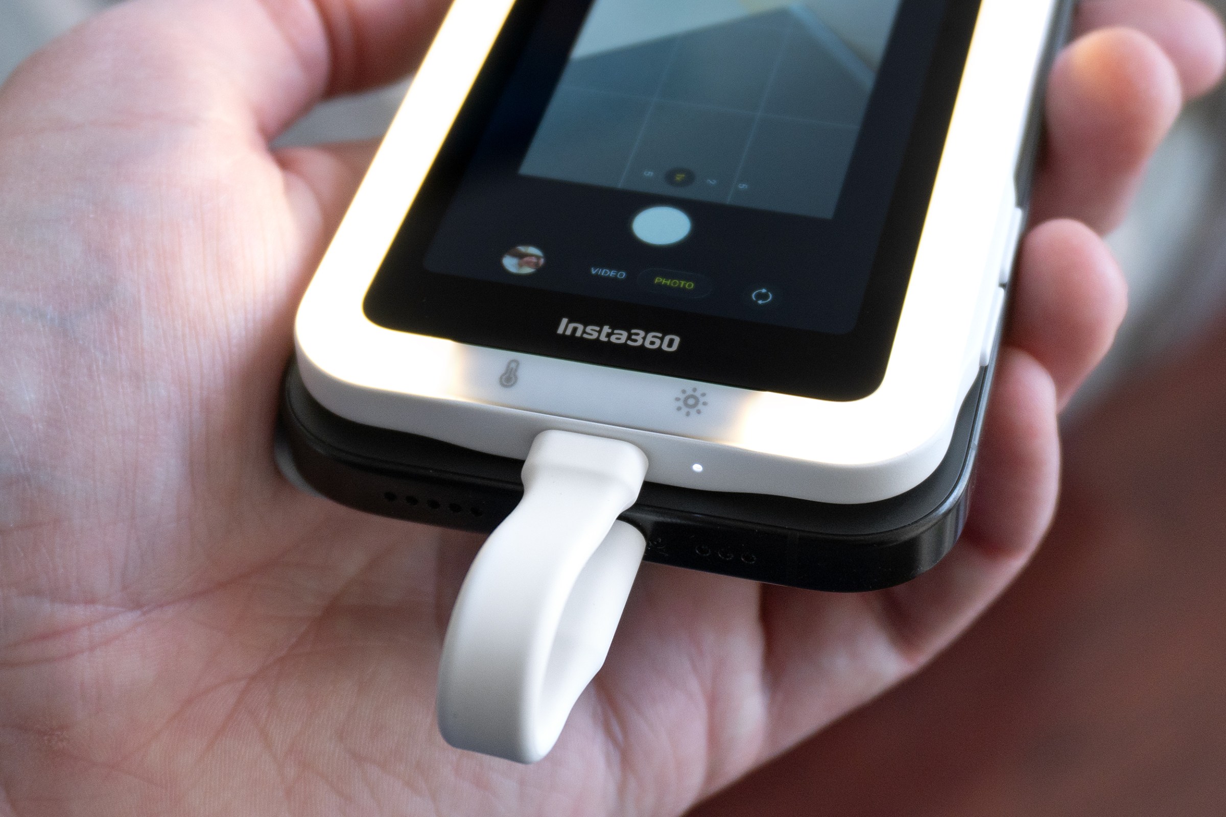 Manyetik ekranla arka kamera selfiesi artık mümkün