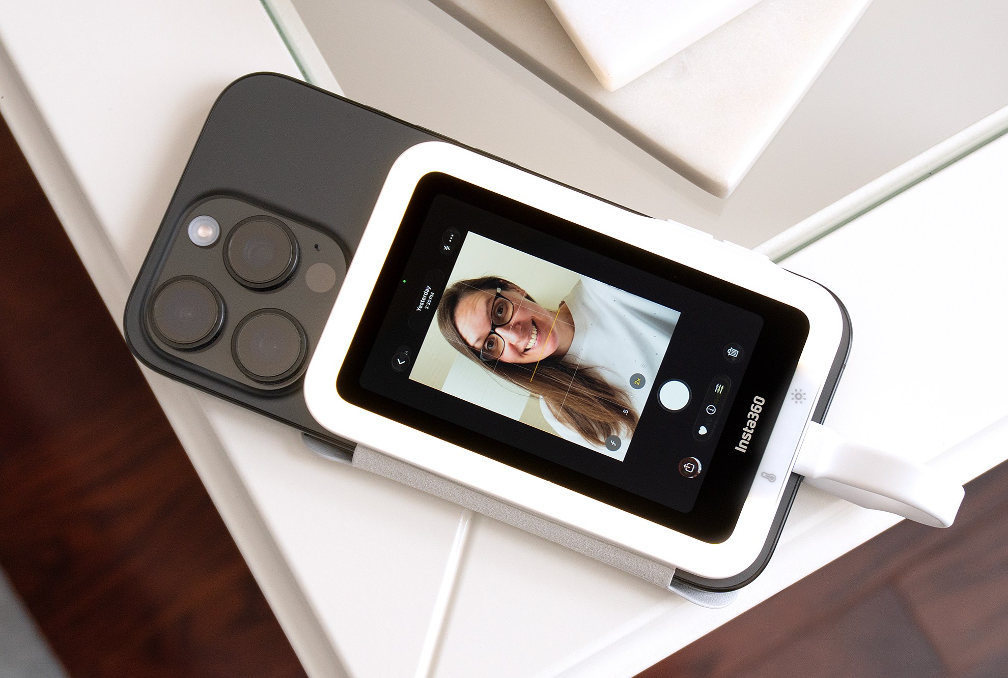 Arka kamera selfiesi artık çok daha pratik ve şık