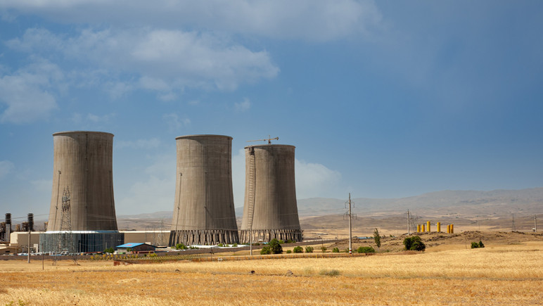 Gerilim tırmanıyor, nükleer program tartışılıyor, belirsizlik hakim
