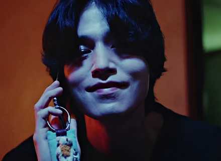 Korku, paranoya ve karanlık sırlar kol geziyor