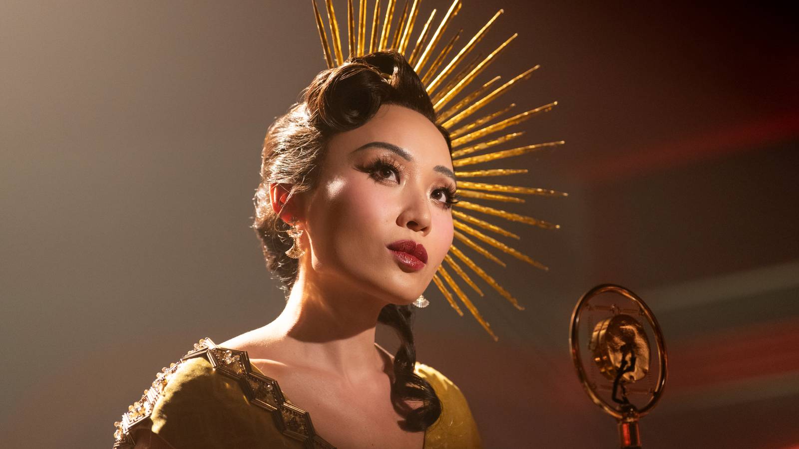 1930'lar New York'ta örümcek kahraman, karanlık sırlar peşinde