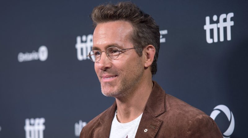 Wrexham coşkusu devam ediyor, üç yeni sezon daha!