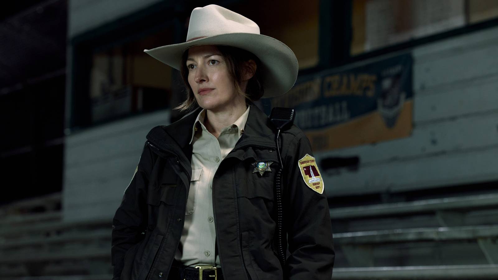 Karanlık atmosfer, gizemli ışıklar, çözülmesi gereken sırlar